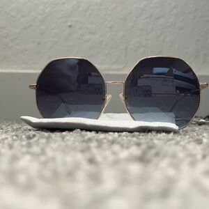 Oversized Gold Frame Sunglasses with Gradient Smoke Lenses